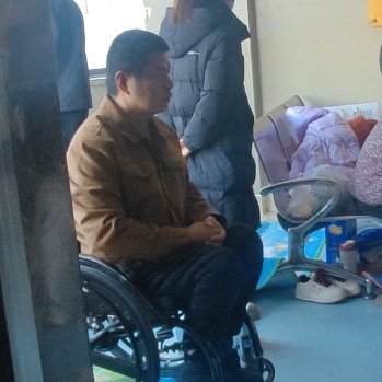 9岁男孩误服苍耳子中毒住进ICU