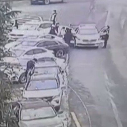 女子突发心绞痛毕节交警紧急护送