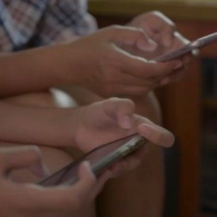 男子玩游戏手指不听指挥竟患脑肿瘤