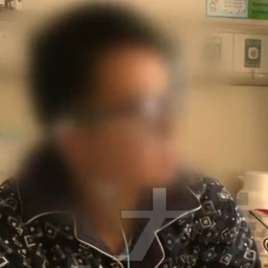 男子不吃早饭得胆结石疼到打滚