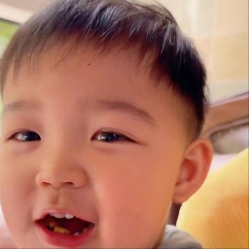 2岁儿子教科书式点赞妈妈