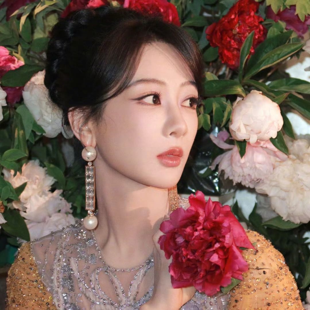 杨紫何惟芳开播首日V榜破9登顶