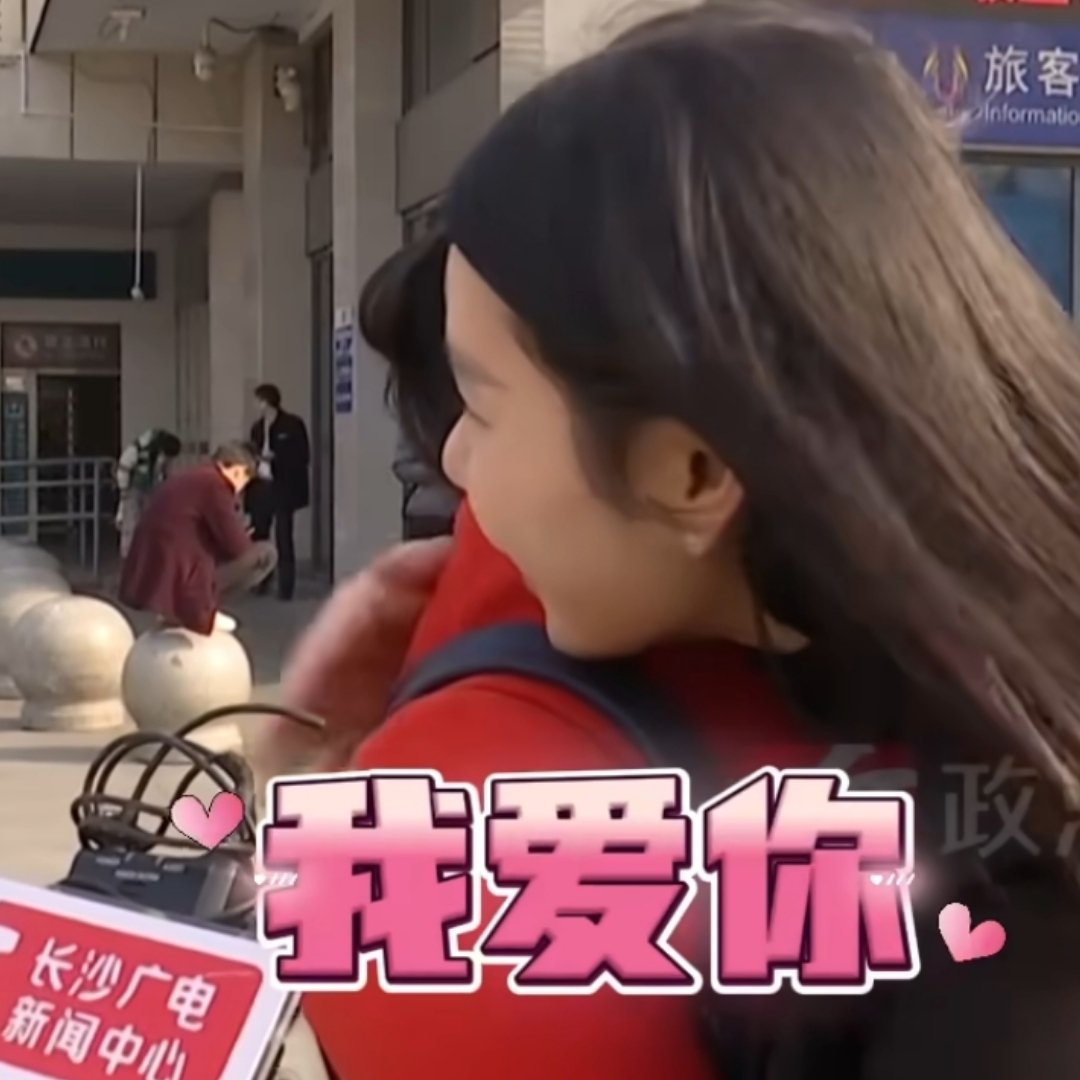 57岁母亲与女儿团聚背包塞满土菜