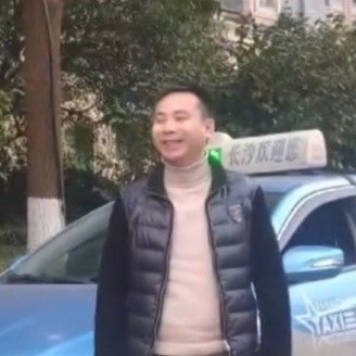 乘客遗落16万现金的哥主动归还