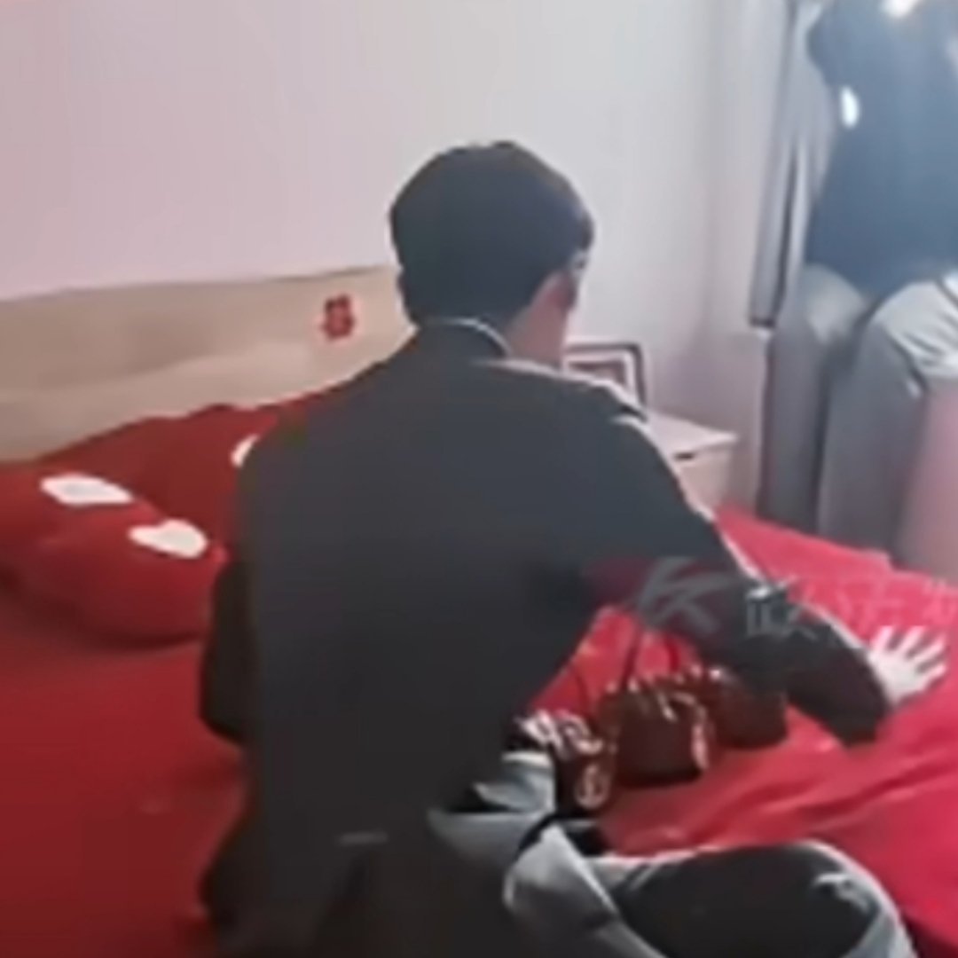 26岁的清华在读博士给姐姐新房滚床
