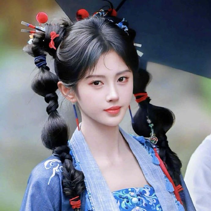 鞠婧祎双马尾灯笼辫造型
