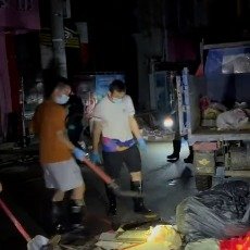 救援队连夜帮榕江清淤