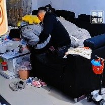 女子花椒卡喉妹夫用海姆立克10秒脱险