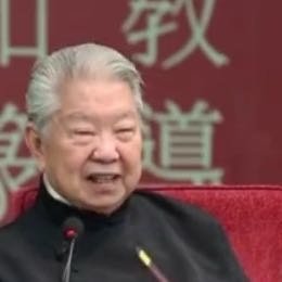 蔡澜曾为救跌倒妻子导致骨折