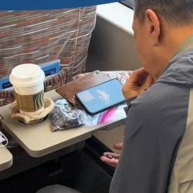 大爷高铁看以法之名不想秦锋就在邻座