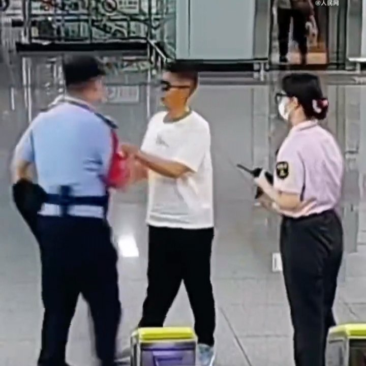 视障乘客的回家路他们来守护