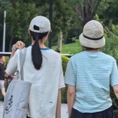 袁泉夏雨15岁女儿罕见露面