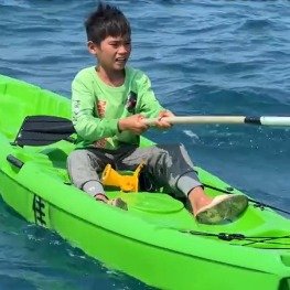 施救者去海漂一夜小孩哥家探望
