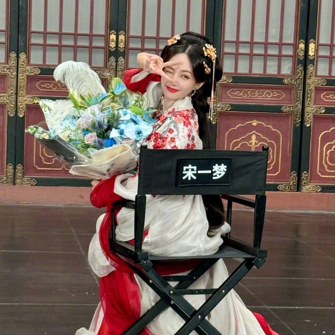 李一桐新奇的故事本身就像是演员的一场梦