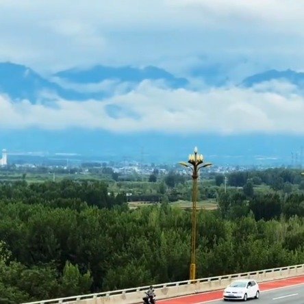 西安雨后再现古人笔下的云横秦岭