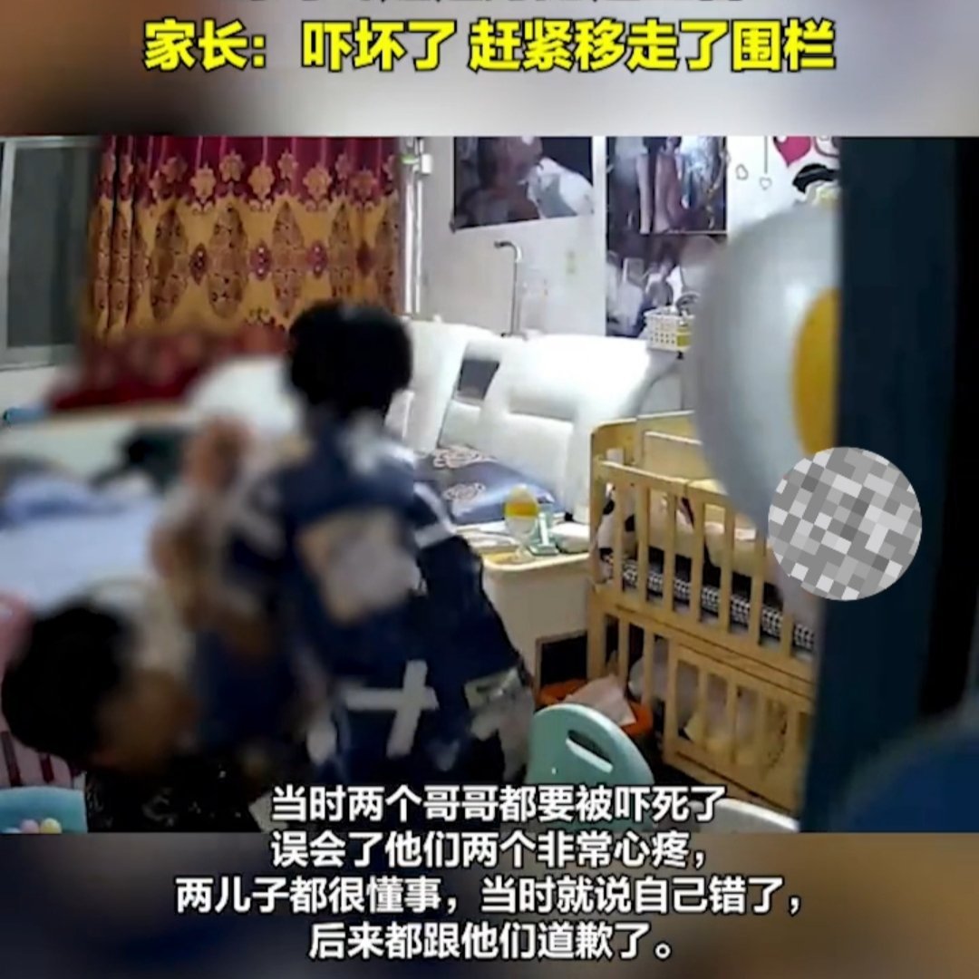 哥俩带娃时不慎摔倒哥哥急忙起身查看