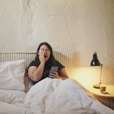 半夜醒看时间会增加睡眠焦虑