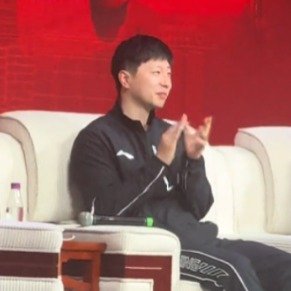 马龙被贴脸开大有眼袋