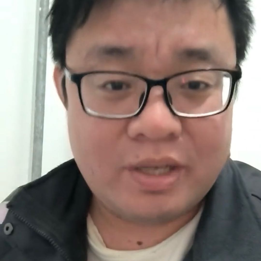 外卖小哥带全家人一起跑外卖