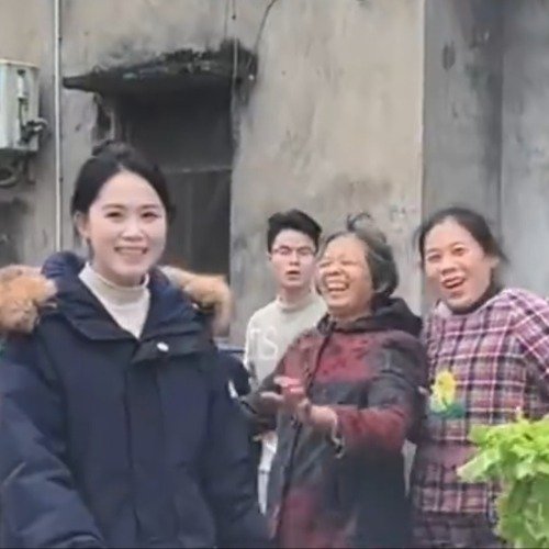 女子男友第一次去老家接她被全家围观
