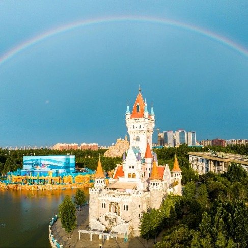 郑州雨后彩虹划出绝美弧线