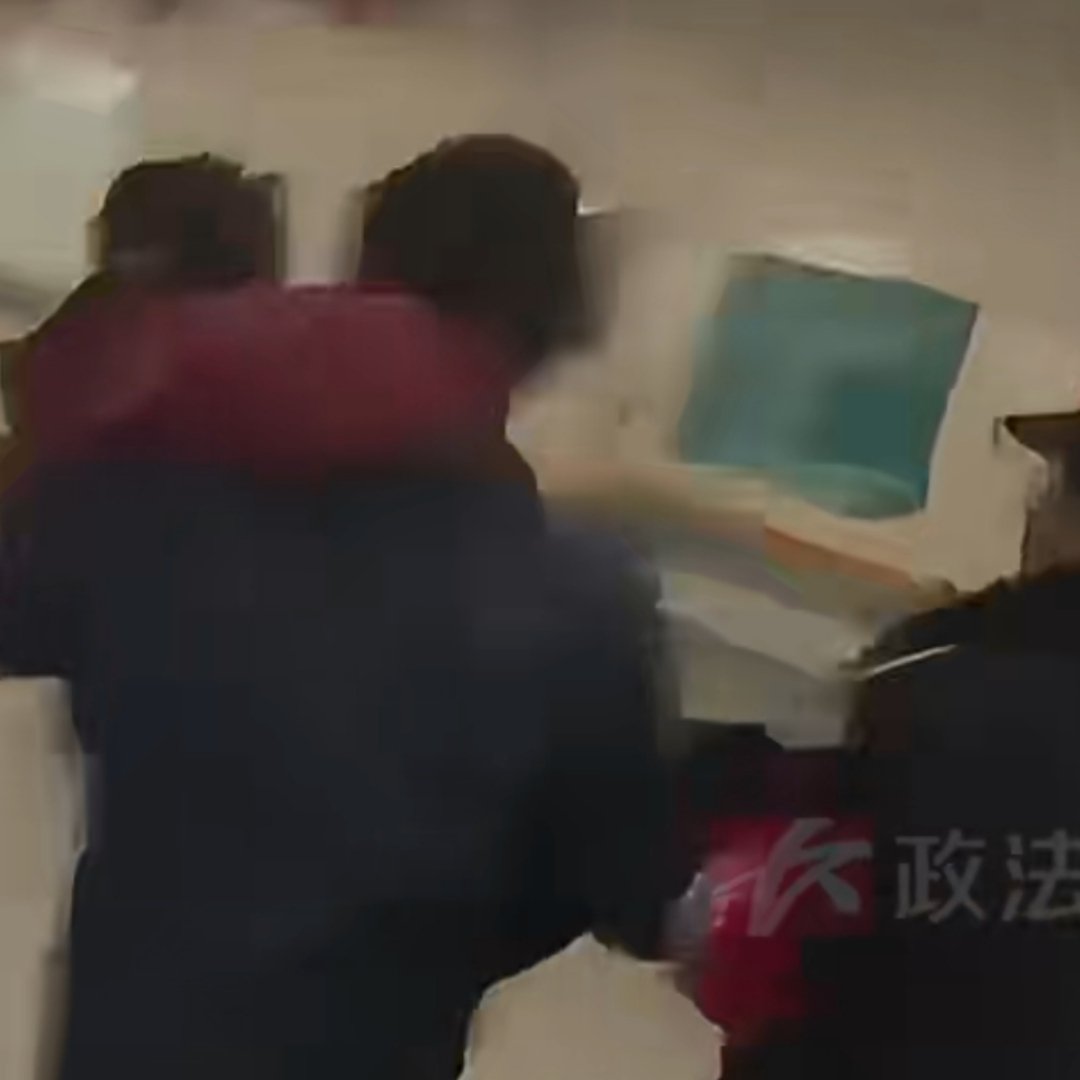 孕妇突发大出血交警八分钟紧急送医