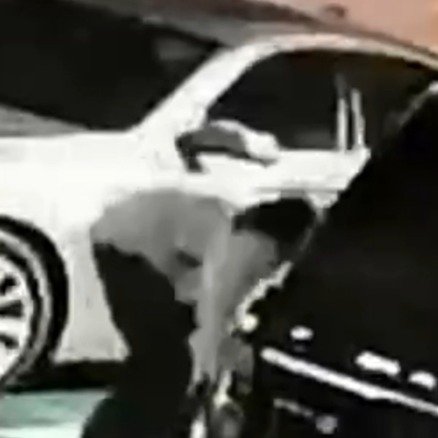 男子行窃前跪拜祈祷能偷到更多现金