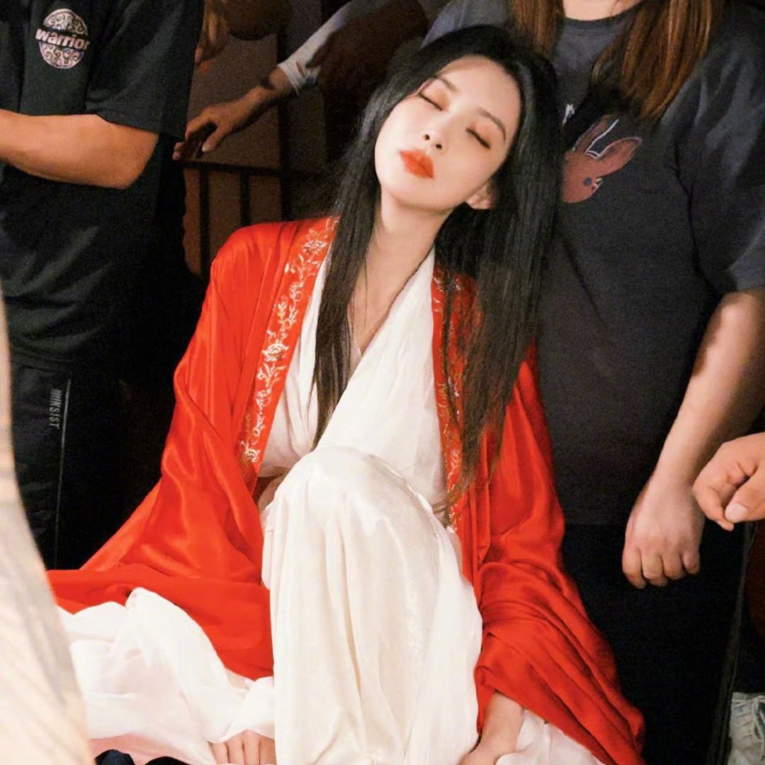 桃花剧组成员探班孟子义