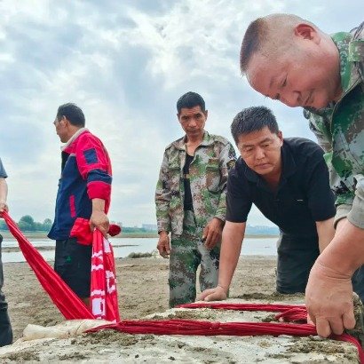 河南一湖底惊现墓葬群带出2处遗址