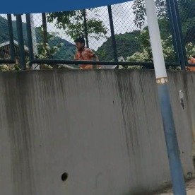 山区支教大学生离开学生不舍狂追车