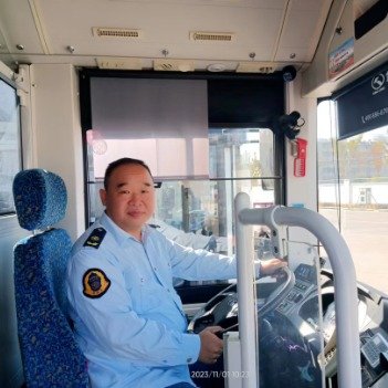 幼童高烧40度公交变救护车3分钟送医