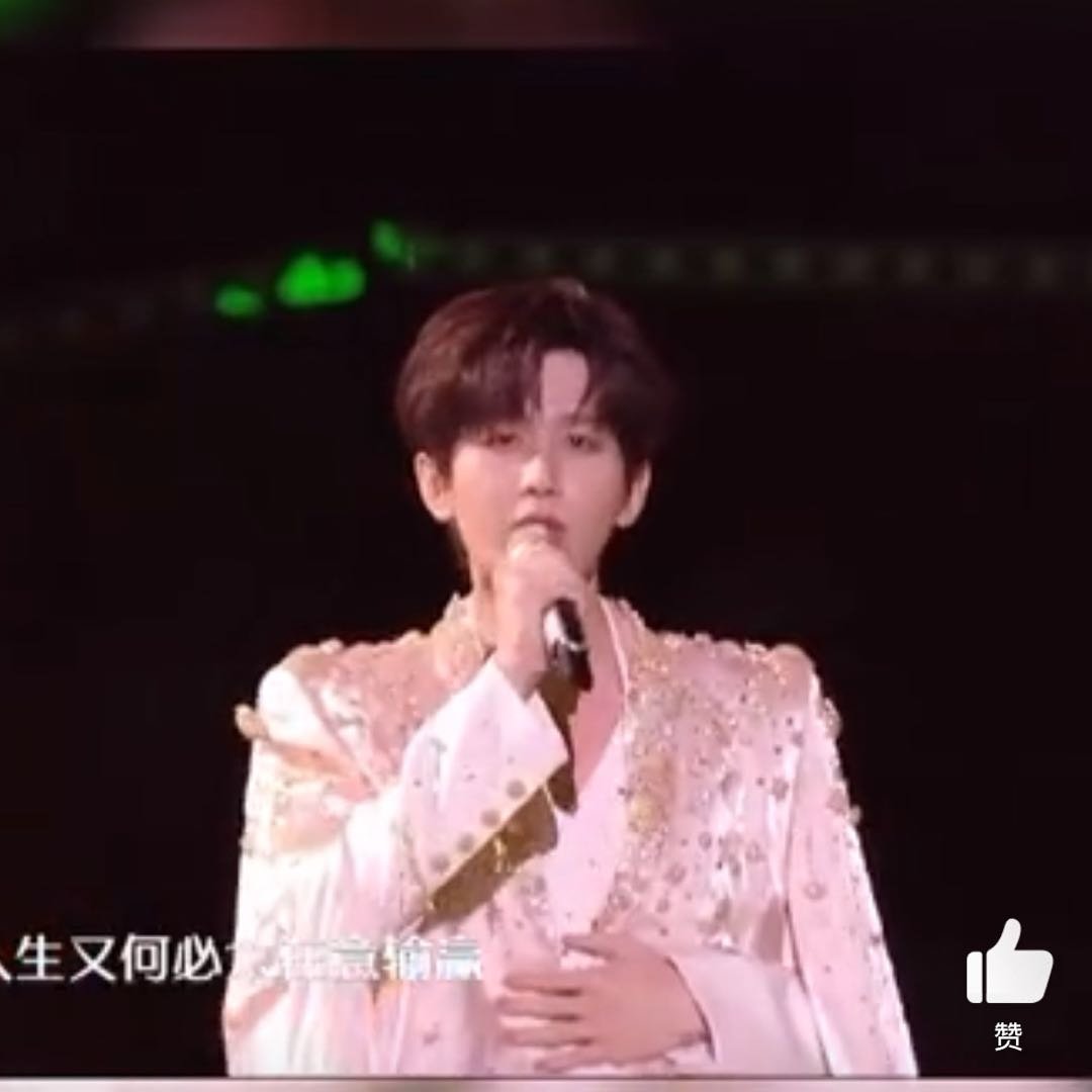 成毅跨晚造型仙气十足