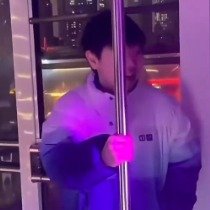孙颖莎打卡重庆长江索道