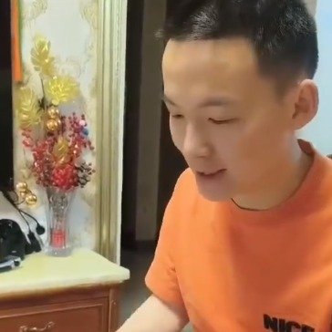 谢浩男回应解清帅送球鞋和篮球