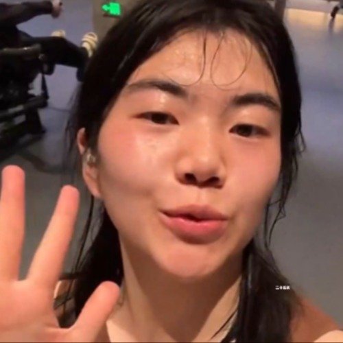 女生坚持跑步30天瘦脸效果惊人