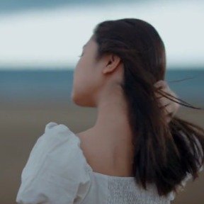 女孩两个月瘦15斤后严重脱发
