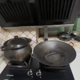 大学生放假回家花7小时打扫厨房