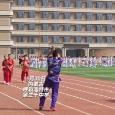 小学生运动会传统武术三节棍惊艳全场