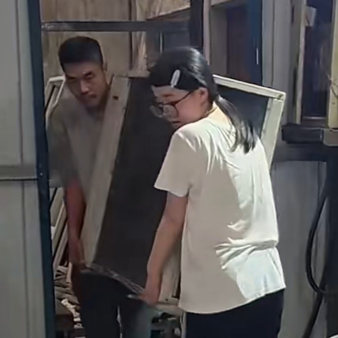 女生暑假帮爸爸干活感慨原来那么累