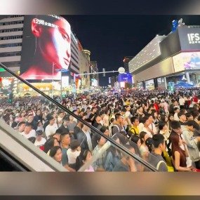 长沙打工人挑战立秋在工位发疯