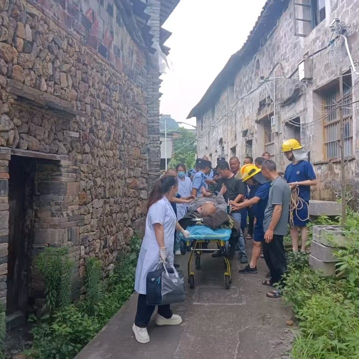 台州仙居的他们高温急救援获锦旗