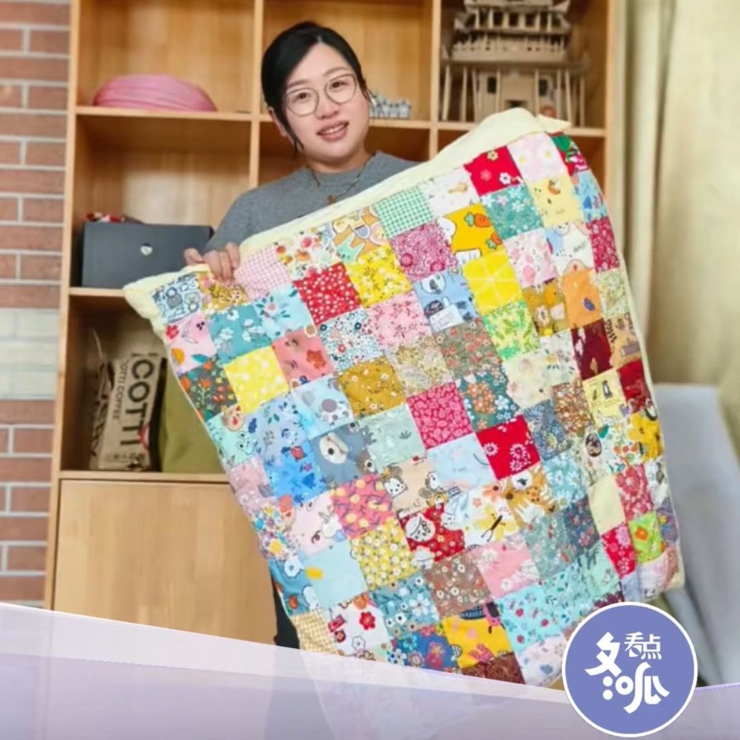 00后学生用100块布为老师缝制被子