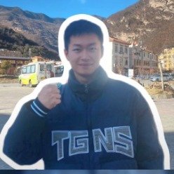 女子高反昏迷大学生紧急救护帮恢复意识