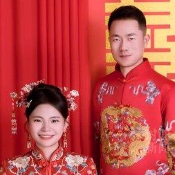 89年男子开车撞上02年女生结成正缘