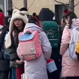 开学校园清一色哪吒头