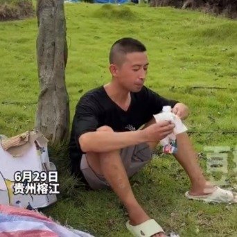 川A车满载千斤瓜驰援榕江