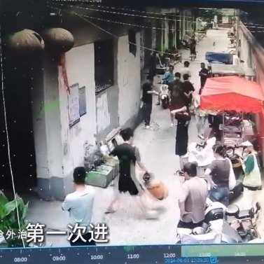 小伙火场抱出2个煤气罐救了整栋楼的人