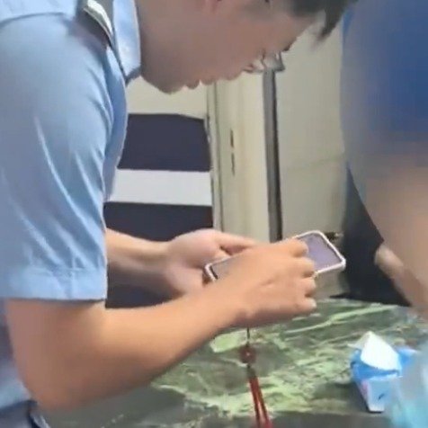 民警冲上门强制拔卡断网保住200万