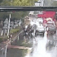 这份雨中保护罩照亮了嘉兴桐乡街头