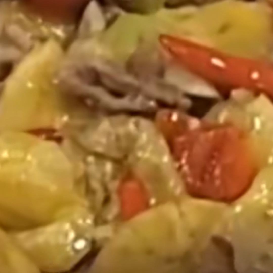 谁家好人在食堂打到香蕉炒肉啊